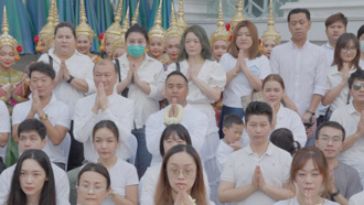 泰靈驗！百人舞謝四面佛「業績超標」　人潮圍觀掀泰國房市熱絡