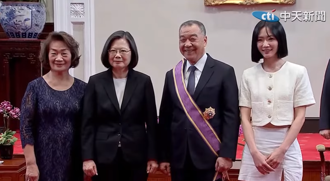 邱国正女儿现身成亮点！林佳龙、郑文灿夫人罕见齐亮相