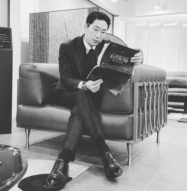 嚴基俊憑藉電視劇《Penthouse》走紅。（圖／嚴基俊IG）