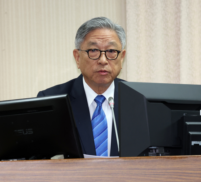 立法院外交及國防委員會13日邀請國國家安全局、外交部報告「大陸領導人習近平訪歐後國際關係變化對我國安之影響」，並備質詢。列席的外交部次長田中光（圖）上台報告。（劉宗龍攝）
