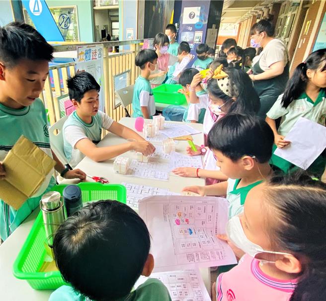 教育部除推動AI教育，應培養學生STEM素養，為下一代科技人才發展打下堅實基礎。圖為新北市「STEAM Party」成果展。（新北市教育局提供）