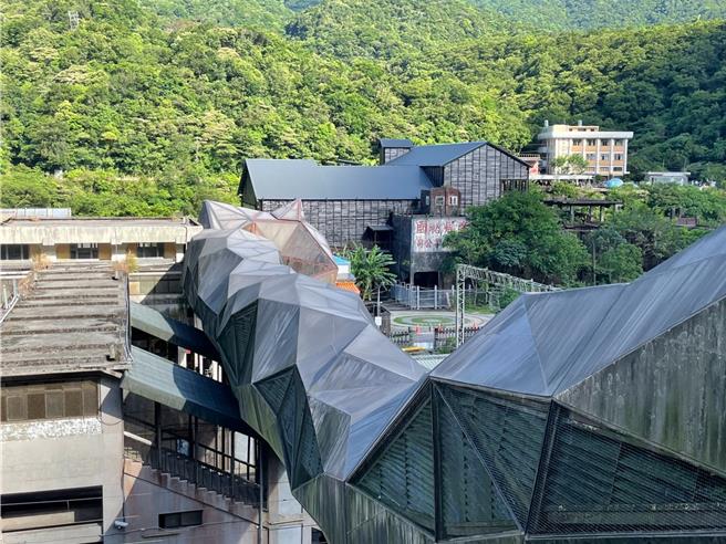 新北市瑞芳區知名景點猴硐「貓橋」因出現鏽蝕、斑駁情形，預計明（14）日起封橋修繕，預計在10月底才會開放通行。（新北市觀旅局提供）