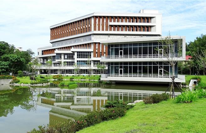政大達賢圖書館18日開放民眾自由參觀。（政大提供／林志成台北傳真）