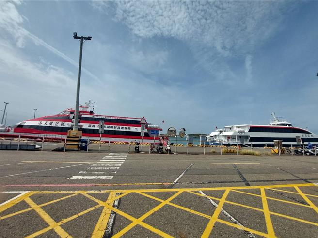 13日上午传出因海上风浪达7级，由嘉义县布袋港前往澎湖马公港船班全部喊卡。（读者提供∕吕妍庭嘉义传真）