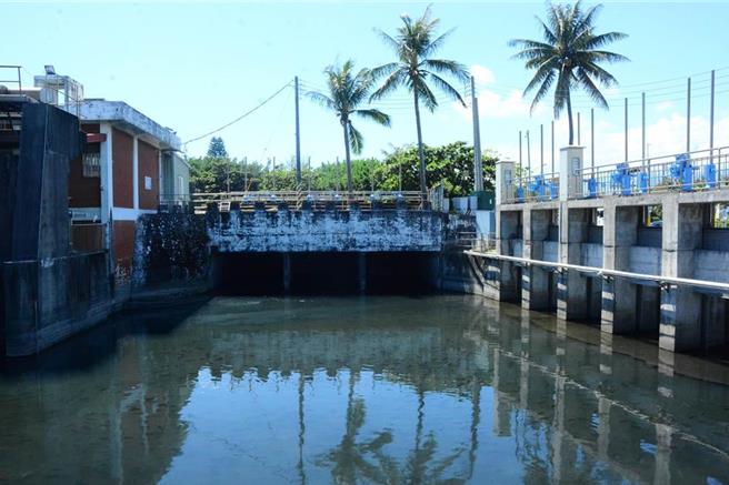 花蓮市溝尾仔屬老舊城區，沿線排水任務由南濱抽水站肩負，不過因排水量能有限，低窪路段每逢大雨必淹水，縣府為此將在附近興建滯洪池解決淹水問題。（本報資料照片）