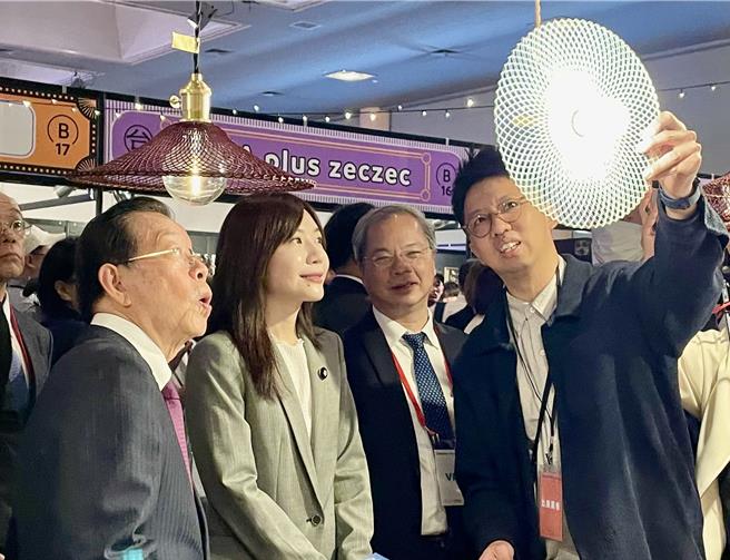 台日交流不只台積電，國發會主委龔明鑫表示，地方創生青年也是台灣之光。(國發會提供／洪凱音台北傳真)