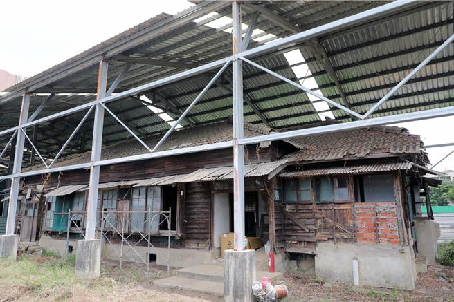 台南永康区「原台南农校日式宿舍群歷史建筑修復工程」13日举行动土典礼，此次修復的日式宿舍群共有4栋8户，都是1939年台南农校创校之初陆续兴建。（洪荣志摄）