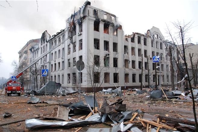 俄罗斯国防部12日则指，俄军已深入乌军在哈尔科夫州的防线，并占领4个定居点。（路透社）