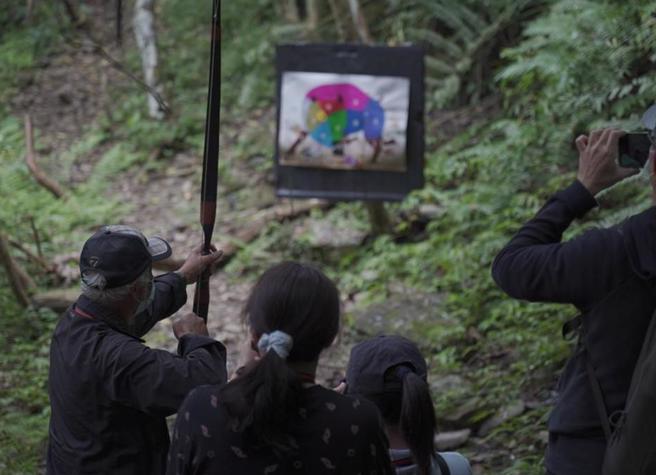 立委批評，原住民族委員會消極不作為，無法保障原民文化與狩獵權。圖為體驗布農狩獵文化。（本報資料照）