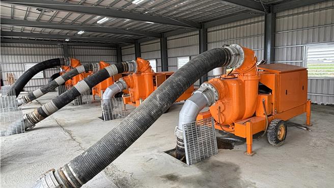 台南市政府水利局向經濟部水利署爭取前瞻基礎建設計畫核定辦理「學甲區羊稠厝滯洪池應急改善工程」，新增移動式抽水機的預留空間。（張毓翎攝）