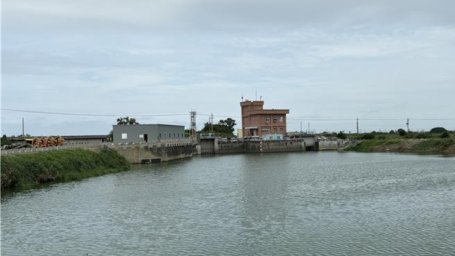 台南市學甲羊稠厝滯洪池面積1.3公頃，經此次改善工程，蓄洪量從2.6萬公噸提高到3.9萬公噸。（張毓翎攝）