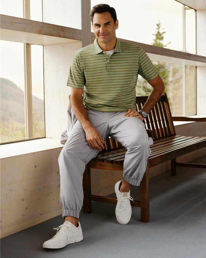 UNIQLO全球品牌大使Roger Federer穿着Roger Federer by JW ANDERSON 2024春夏联名系列，演绎舒适夏日穿搭。（UNIQLO提供／朱世凯台北传真）
