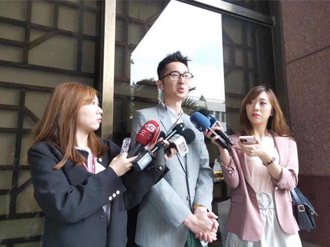 亲绿媒体人温朗东（中）。（中时资料照，陈志贤摄）
