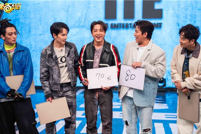 Energy成员Toro（左起）、牛奶、坤达、阿弟登上《娱乐百分百》宣传。（八大提供）