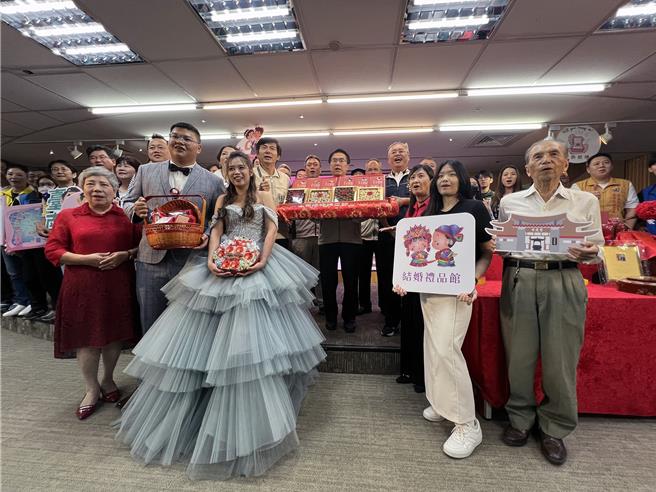 台南市政府觀光旅遊局為協助即將步入禮堂的佳偶及情侶感情增溫，規畫「最佳嫁娶服務散步路線」，即日起開放線上報名。（洪榮志攝）