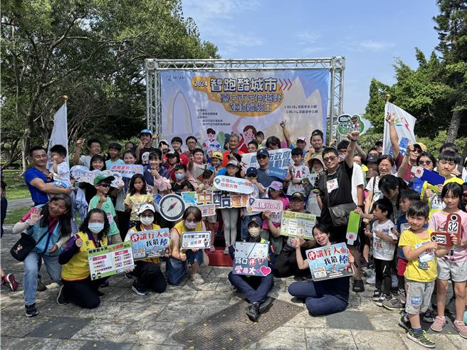 中市警二分局5月11日携手台中市定向越野推广协会举办1场「安全酷跑」活动，让民眾在运动同时，提升对交通安全的认识。（中市警二分局提供／冯惠宜台中传真）