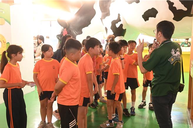 学生们参访。（馆方提供／李京升苗栗传真）