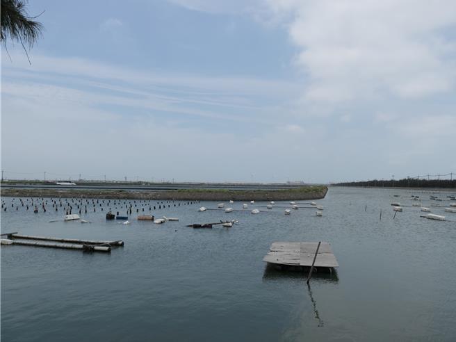 云林县政府推动「台西智慧绿色产业园区」，13日立委张嘉郡邀经济部官员到台西乡研议相关问题，产业园区计画面积约81.41公顷（见图），可有效带动台西与周边地区整体发展。（张朝欣摄）