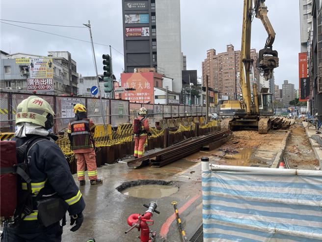 民进党新北市议员黄淑君要求市府提升一级图资建构率，以降低挖损管线的事件发生。（资料照片）