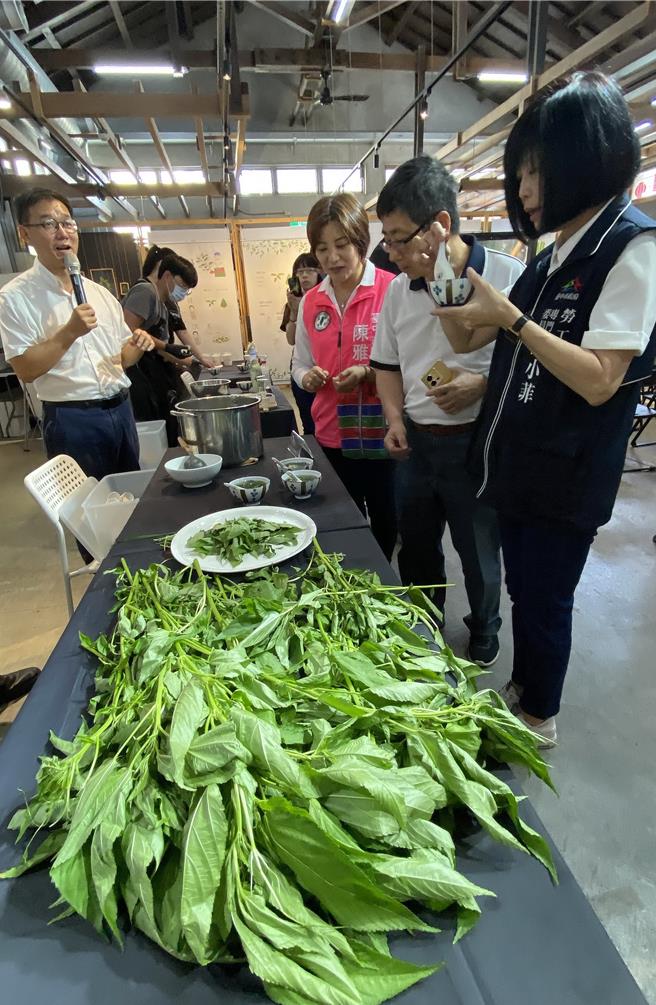 2024年5月13日台中市／中市「第四市场」青创基地13日举办「麻薏展」记者会，秀出台中市独特的麻薏美食创意，并现场制作麻薏汤，展现台中人独特的美食。 （陈淑芬摄）