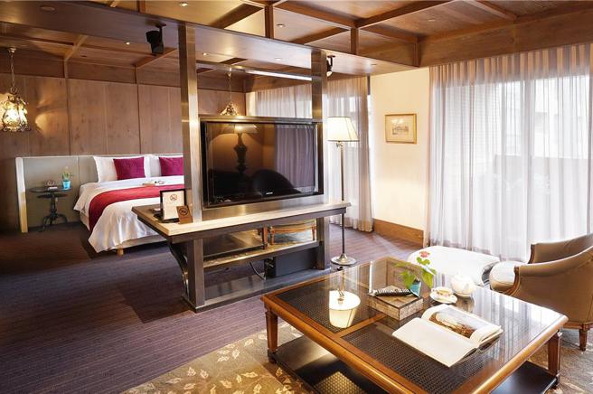 云朗联合住宿券每张2,200元，使用4张可入住君品酒店行政套房，并享行政楼层礼遇。图／云朗观光提供