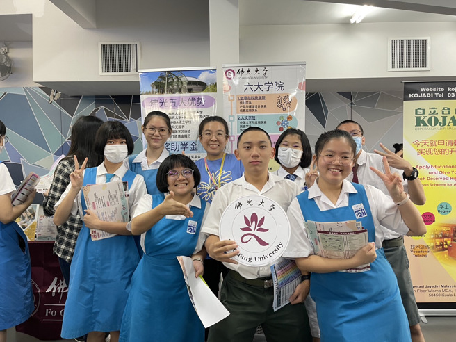 馬來西亞學生與佛光大學學生合影。(照片/佛光大學提供)