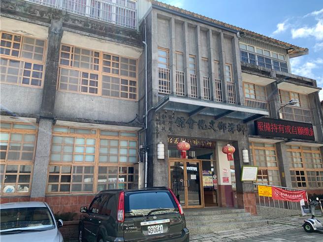 獅潭鄉文化會館，啟用迄今已有50餘年，現做為鄉立圖書館使用，經過鑑定為危樓，地方爭取重建。（獅潭鄉公所提供／李京昇苗栗傳真）