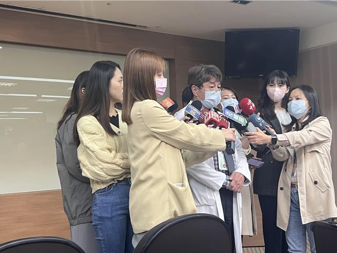 新北市中和区某医院影像医学部专任主治女医师，控诉受到资深男医师霸凌，让她在怀孕期间连续工作32小时值过夜班，又被迫待在暴露游离辐射的场所工作，害她疑为此流产，向医院申诉该名男医师。该医院今（13）日指出，接获霸凌后立即与相关同仁联繫并调查，证实霸凌案件成立，并将该名男医师调离排班职。（民眾提供）