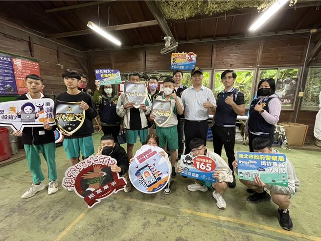 新北市少年警察队与光復高中国中部举办漆弹对抗。（新北市少年警察队提供）