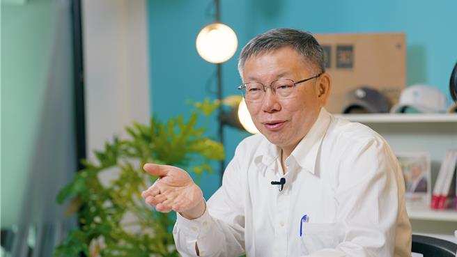 对于北士科案，民眾党主席柯文哲说，T17 、T18是比价格标，谁出钱高谁就赢，他也批评质疑的人「在骂什么都不晓得」，更强调市府有找3家不动产估价师估价，难道议员比他们还专业？（民眾党提供）