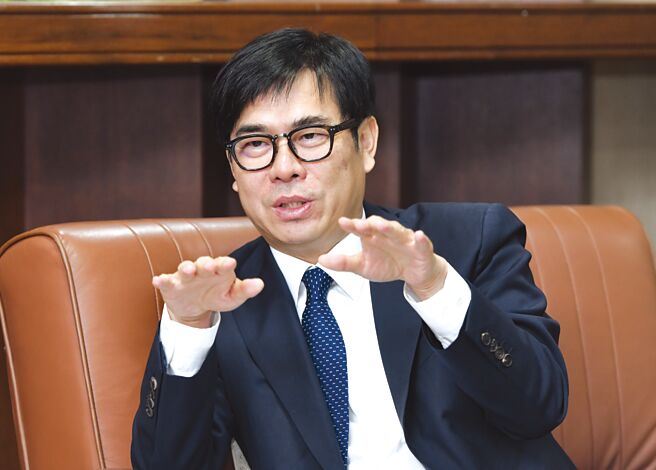 陈其迈任内招商引资逾7,000亿元，为高雄的生存做好万全准备，并在对的时机，引进台积电在高雄设厂。图／本报资料照片