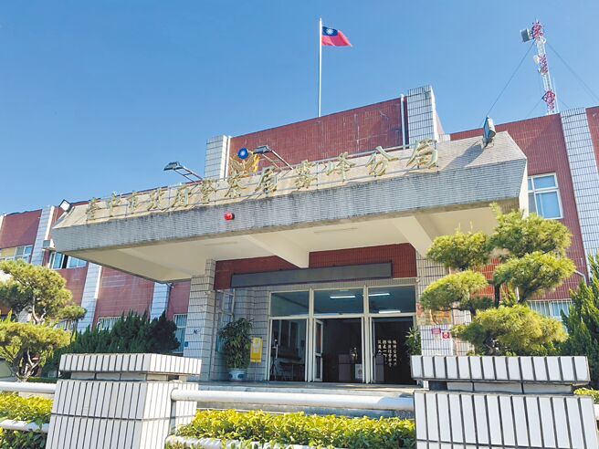 台中市霧峰警分局爆出查博弈案件時，偵查隊林姓小隊長竟在現場。（讀者提供／張妍溱台中傳真）