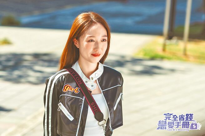 王敏淳加入《完全省钱恋爱手册》演出，饰演率性、帅气的萧倩倩。（TVBS提供）