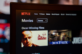 蟬聯全球冠軍！《馴鹿寶貝》口碑排名第三　本尊現身揚言將告Netflix