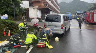 貨車停斜坡忘拉手剎車 肉體擋車！駕駛遭輾壓拖行無呼吸心跳