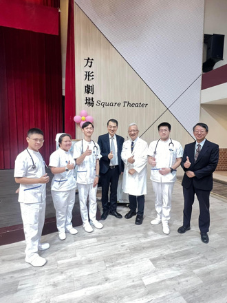   暨大首屆護理學子加冠典禮 投入臨床實習抒解護士荒