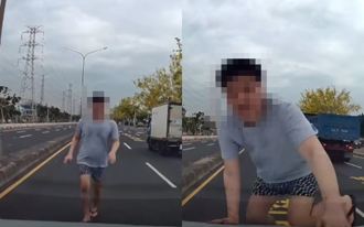 你别过来...！扑车男「巨人小跑步」 随机爬引擎盖溜滑梯