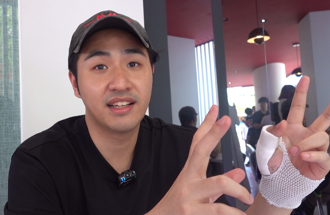 獨》吳宗憲兒顧店爆意外！「鐵片插左掌」急送醫縫5針 最新傷勢曝