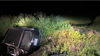 休旅車高速衝撞變電箱墜排水溝 　車上男女救出送醫不治