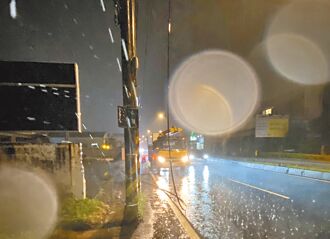 暴雨釀停電 北台8000戶摸黑 藍諷停電共和國