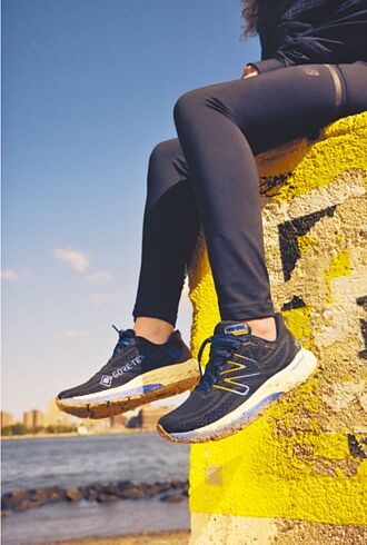 運動防水鞋 下殺3000元有找