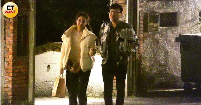 今年4月何妤玟被直击和三洋维士比少东叶丰荣吃饭，不过她解释两人只是认识10年的朋友。（图／周刊王）