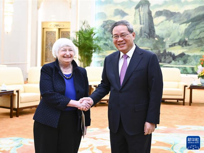 2024年4月7日上午，大陆国务院总理李强在北京人民大会堂会见美国财政部长叶伦。（新华社）