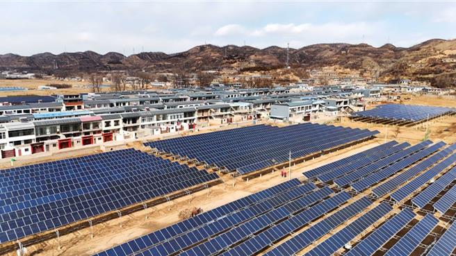 陆企退出罗马尼亚太阳能发电园区招标，欧洲结束反补贴调查。（新华社）