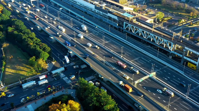 日本埼玉縣戶田市首都高速公路14日清晨發生7車連撞事故，造成3輛轎車起火，已確認有3人罹難。（示意圖：shutterstock／達志）