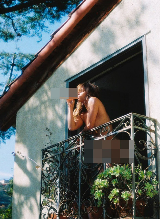 荷莉貝瑞曾公開自己的全裸照。（圖／halleberry IG）