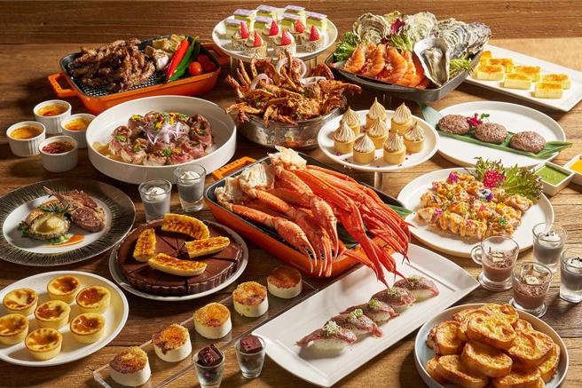 台北美福大饭店〈彩匯〉自助餐厅「炙味‧火烤季」，5月31日前午餐到晚餐有许多以高檔食材炙烤、炭烤或炉烤烹制的菜肴让食客吃到饱。图／台北美福大饭店