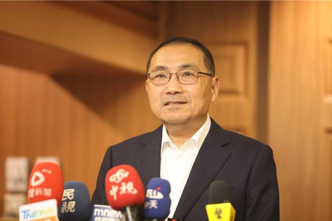 侯友宜對是否出席總統就職典禮仍未清楚表態，但表示會參加新內閣首次會議。（王揚傑攝）