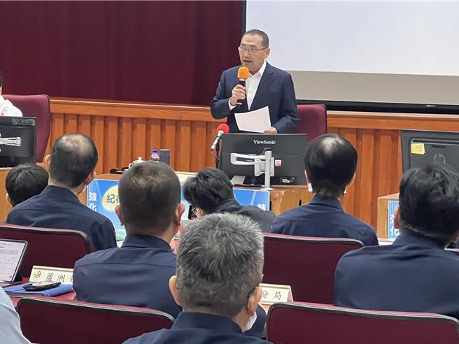 新北市長侯友宜今日上午主持警察局「警政工作會報」。（王揚傑攝）