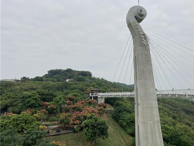 为了提升高雄岗山之眼（见图）的服务品质，民进党立委邱志伟在立法院积极争取「岗山之眼游憩品质提升工程」，近期已获得交通部观光署经费核定。（邱志伟服务处提供／林瑞益高雄传真）